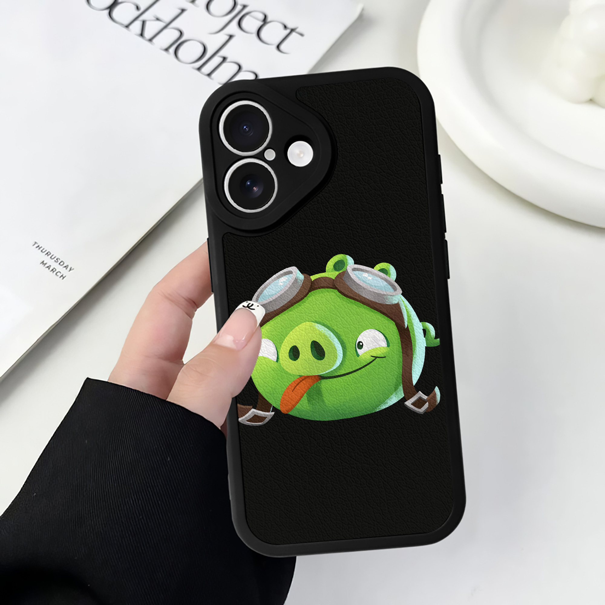 （画像用） Angry Birds アングリーバード 【iPhone 16シリーズ対応】シリコンスマホケース（レザー調） 材質：シリコン